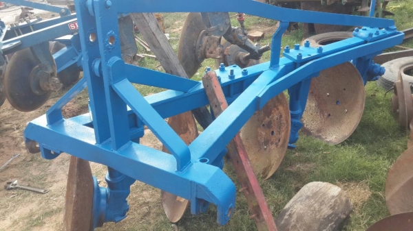 หางสี่ใส่รถไถหอน์ดใบเต็ม