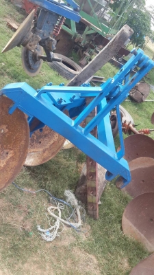 หางสี่ใส่รถไถหอน์ดใบเต็ม