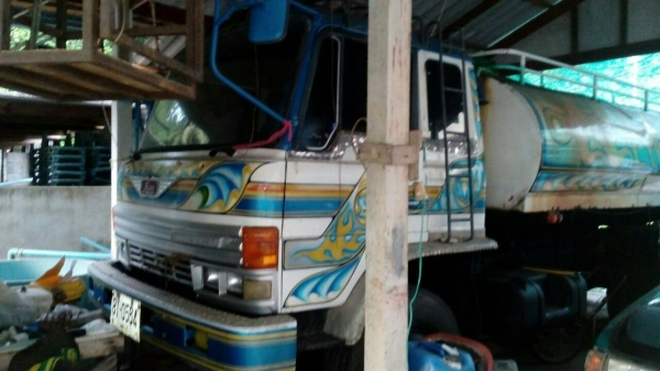 ขาย 425,000บ สิบล้อ1เพา บรรทุกน้ำ ฮีโน่ KT925 EH700 ถึงน้ำ13,000ลิต ปั้ม อุปกรณ์ ครบ สภาพพร้อมใช้ ทะเบียนพร้อนโอน  ราคา 425,000บ ต่อรอง