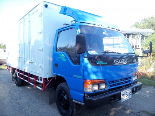 6 ล้อกลาง  (ตู้ 10บาน)  ISUZU  NQR  120 แรงม้า  *ยาว 5.50 ม.*  รถสวยเดิม+สวยจริง+สภาพพร้อมใช้งาน  * รถห้างแท้ * มีเล่มพร้อมโอน *