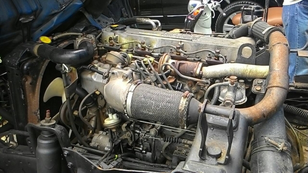 ขายรถบรรทุก 6 ล้อดัมพ์ ISUZU NKR 130 แรงม้าปี 2545 ราคา 450000