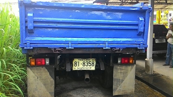 ขายรถบรรทุก 6 ล้อดัมพ์ ISUZU NKR 130 แรงม้าปี 2545 ราคา 450000