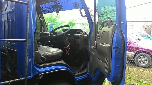 ขายรถบรรทุก 6 ล้อดัมพ์ ISUZU NKR 130 แรงม้าปี 2545 ราคา 450000