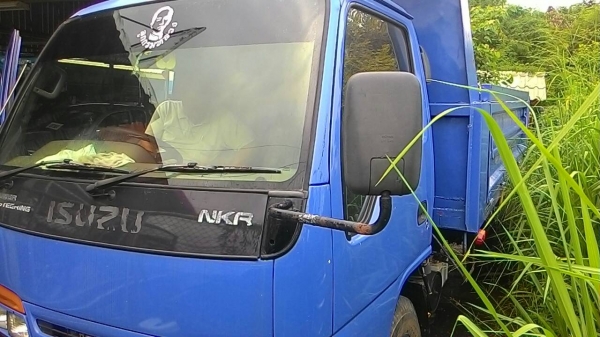 ขายรถบรรทุก 6 ล้อดัมพ์ ISUZU NKR 130 แรงม้าปี 2545 ราคา 450000