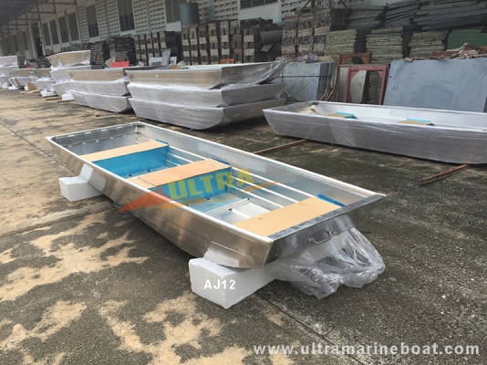 ขายเรืออลูมิเนียมท้องวีและท้องแบนครับขนาดจะมี 10 12 และ 14