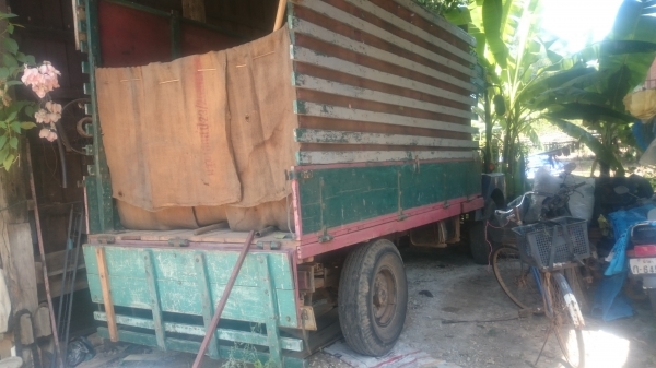 ขายอีแต๋น ใหญ่  เพลาลอย เครื่อง4 สูบ  สโลปลายเกียร์  บรรทุก 5-6 ตันสบายยางดี 4 เส้น