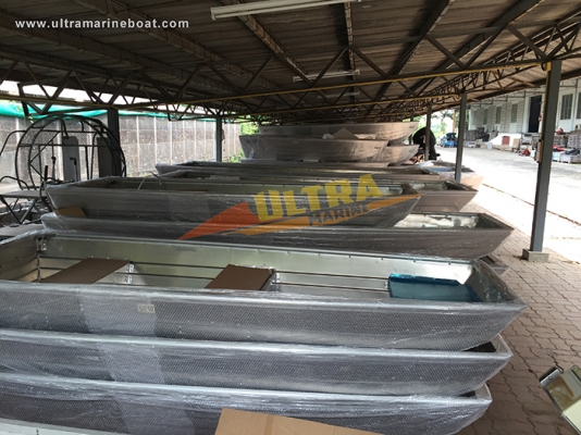 ขายเรืออลูมิเนียมท้องแบนเหมาะสำหรับวิ่งในอ่างเก็บน้ำ เขื่อน ทะเลสาบ แม่น้ำ บึงที่ไม่เจอกับคลื่นใหญ่ครับ