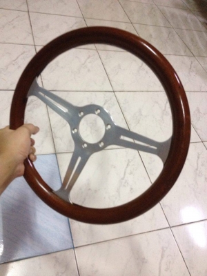 ขายพวงมาลัยไม้ IFRA made in italy แท้ ขนาด13.5 นิ้ว  ราคา1800บาท สภาพสวยมีลอยนิดหน่อย โทร0924462525โส