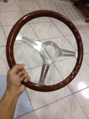 ขายพวงมาลัยไม้ IFRA made in italy แท้ ขนาด13.5 นิ้ว  ราคา1800บาท สภาพสวยมีลอยนิดหน่อย โทร0924462525โส