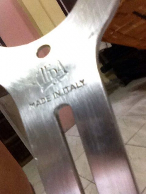 ขายพวงมาลัยไม้ IFRA made in italy แท้ ขนาด13.5 นิ้ว  ราคา1800บาท สภาพสวยมีลอยนิดหน่อย โทร0924462525โส