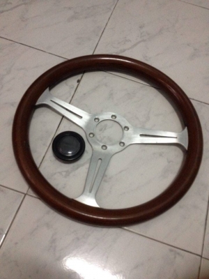 ขายพวงมาลัยไม้ IFRA made in italy แท้ ขนาด13.5 นิ้ว  ราคา1800บาท สภาพสวยมีลอยนิดหน่อย โทร0924462525โส