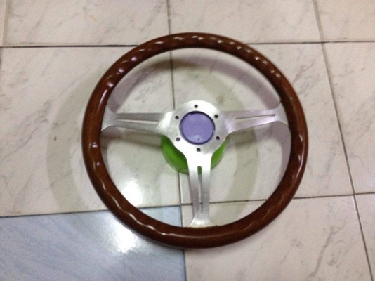 ขายพวงมาลัยไม้ IFRA made in italy แท้ ขนาด13.5 นิ้ว  ราคา1800บาท สภาพสวยมีลอยนิดหน่อย โทร0924462525โส