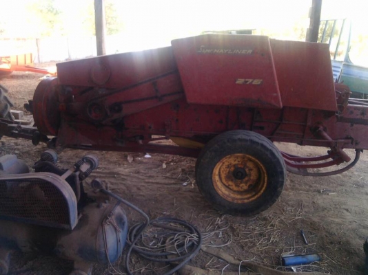 เครื่องอัดฟาง NEW HOLLAND รุ่น 276 (เก่านอก) เครื่องอัดฟาง NEW HOLLAND รุ่น 276 (เก่านอก)