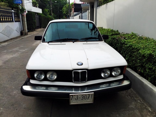 ขาย BMW E21 สีขาว เดิมๆเครื่อง M10 5 เกียร์ ปะผุทำสีมาแล้ว ภายในเบาะหนังสีดำเดิม