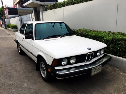 ขาย BMW E21 สีขาว เดิมๆเครื่อง M10 5 เกียร์ ปะผุทำสีมาแล้ว ภายในเบาะหนังสีดำเดิม