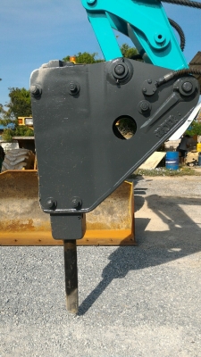 Kobelco SK120-2 พร้อมหัวกระแทกและปุ้งกี๋ นำเข้าจากญี่ปุ่น โทร.090-986-2521 อ๊อบ Kobelco SK120-2 พร้อมหัวกระแทกและปุ้งกี๋ นำเข้าจากญี่ปุ่น โทร.090-986-2521 อ๊อบ