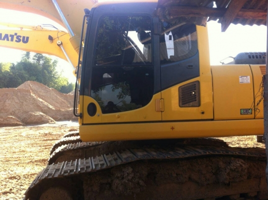 ขายรถแบคโฮ KOMATSU pc200-8 MO1 ทำงานน้อย 3,×××ชม.เอกสารพรัอมราคา1,950,000 090-772-3710 090-772-3708 ขายรถแบคโฮ KOMATSU pc200-8 MO1 ทำงานน้อย 3,×××ชม.เอกสารพรัอมราคา1,950,000 090-772-3710 090-772-3708