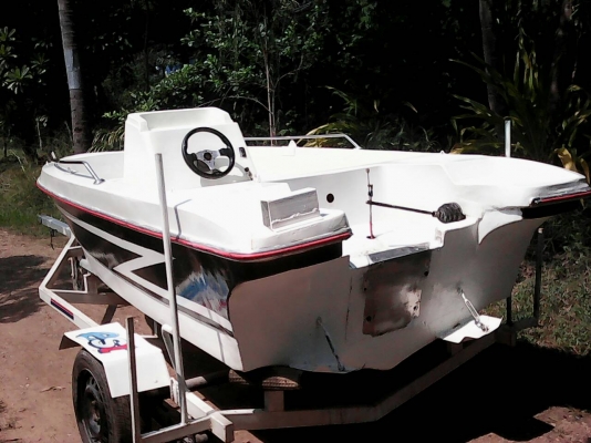 เรือ14ฟุตพล้อมเทลเล่อ