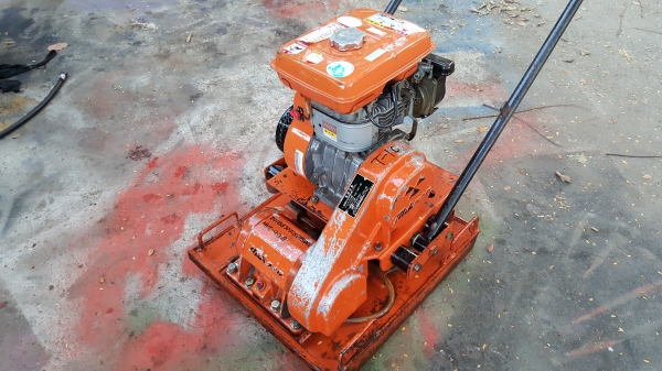 เครื่องตบดิน 50 x 50 MIKASA รหัสสินค้า T - 10