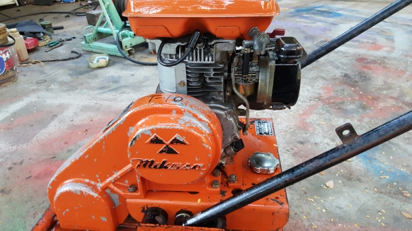 เครื่องตบดิน 50 x 50 MIKASA รหัสสินค้า T - 10