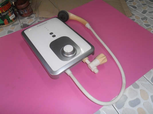 เครื่องทำน้ำอุ่น ELECTROLUX