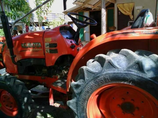 ขายรถไถ KUBOTA L3608 เอกสารเล่มทะเบียน ใบมีดดันหน้า 6 จาน ที่ตัดหญ้า 2000 ชม.ราคา 290000