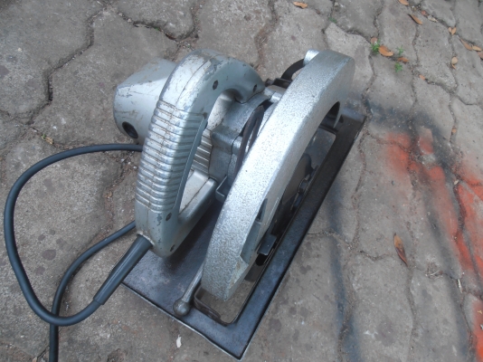 เลื่อยวงเดือน มากิต้า 9 นิ้ว เลื่อยวงเดือน มากิต้า 9 นิ้ว