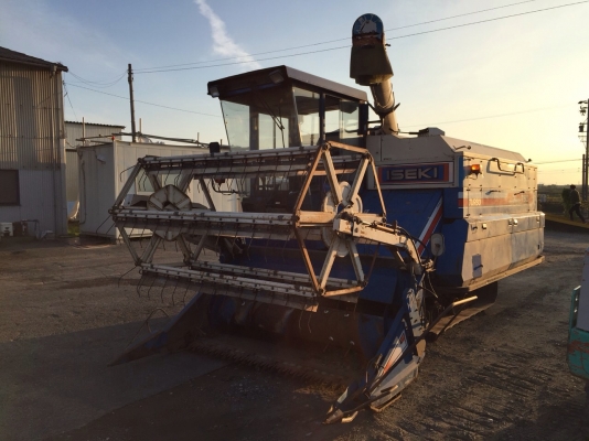 ISEKI HG750 รถเกี่ยวข้าวหน้าขวักเก่านอกเดิมๆ