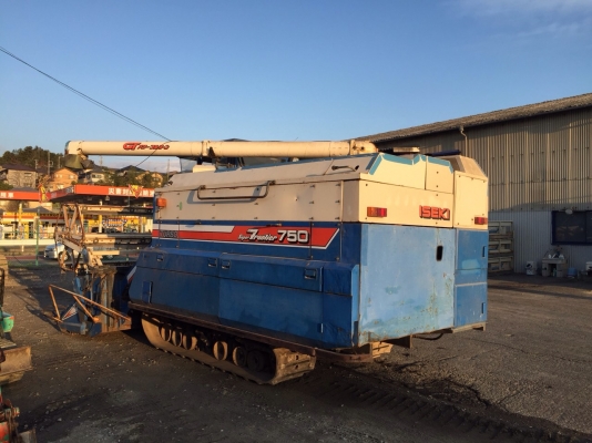 ISEKI HG750 รถเกี่ยวข้าวหน้าขวักเก่านอกเดิมๆ