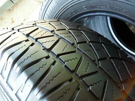 ยางกระบะสูง16 มิชลิน265-70R16 ลงพื้นปี13 (4เส้น2,800) ยางกระบะสูง16 มิชลิน265-70R16 ลงพื้นปี13 (4เส้น2,800)