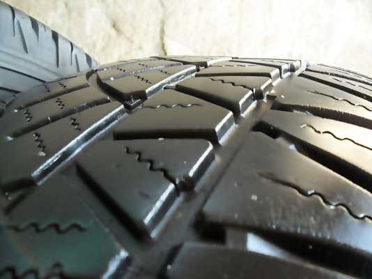 ยางกระบะสูง16 มิชลิน265-70R16 ลงพื้นปี13 (4เส้น2,800) ยางกระบะสูง16 มิชลิน265-70R16 ลงพื้นปี13 (4เส้น2,800)