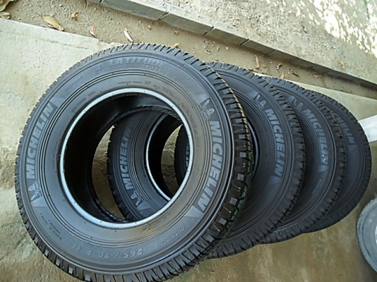 ยางกระบะสูง16 มิชลิน265-70R16 ลงพื้นปี13 (4เส้น2,800) ยางกระบะสูง16 มิชลิน265-70R16 ลงพื้นปี13 (4เส้น2,800)