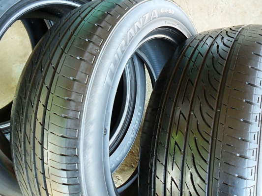 ยาง17 บริดสโตน215-55-R17ลงพื้นปี14( 4เส้น4,500) ยาง17 บริดสโตน215-55-R17ลงพื้นปี14( 4เส้น4,500)