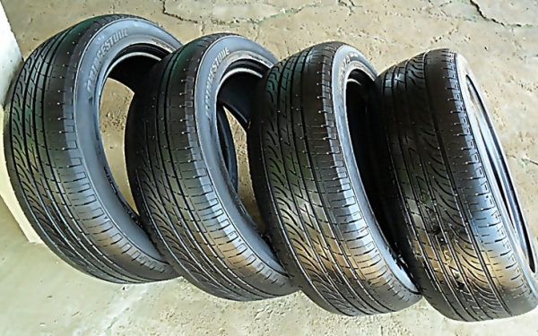 ยาง17 บริดสโตน215-55-R17ลงพื้นปี14( 4เส้น4,500) ยาง17 บริดสโตน215-55-R17ลงพื้นปี14( 4เส้น4,500)