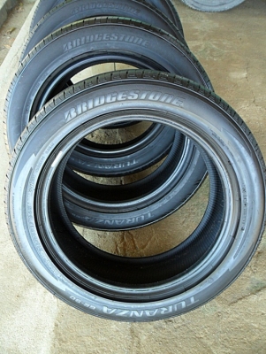 ยาง17 บริดสโตน215-55-R17ลงพื้นปี14( 4เส้น4,500) ยาง17 บริดสโตน215-55-R17ลงพื้นปี14( 4เส้น4,500)