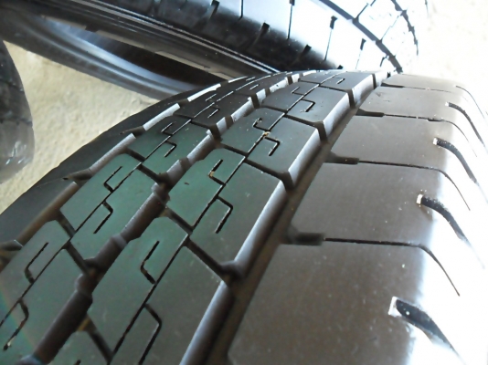 ยางกระบะขอบ15 ดันล็อป 215-70-R15ลงพื้นปี14 (4เส้น3,500) ยางกระบะขอบ15 ดันล็อป 215-70-R15ลงพื้นปี14 (4เส้น3,500)