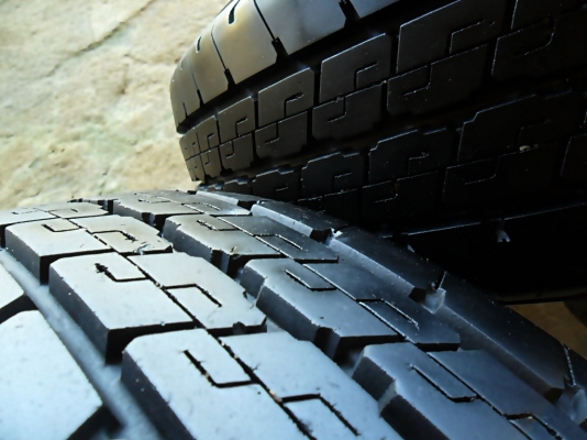 ยางกระบะขอบ15 ดันล็อป 215-70-R15ลงพื้นปี14 (4เส้น3,500) ยางกระบะขอบ15 ดันล็อป 215-70-R15ลงพื้นปี14 (4เส้น3,500)