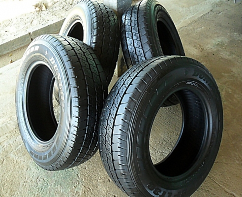 ยางกระบะขอบ15  ดันล็อป 215-70-R15ลงพื้นปี14 (4เส้น3,500)