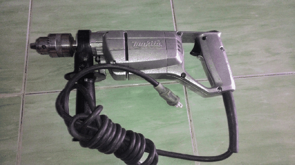 ขายด่วนสว่านเจาะกระแทก MAKITA 8416 4หุน(16mm.) 570W.