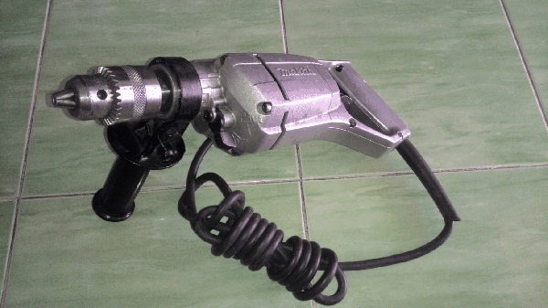 ขายด่วนสว่านเจาะกระแทก MAKITA 8416 4หุน(16mm.) 570W.