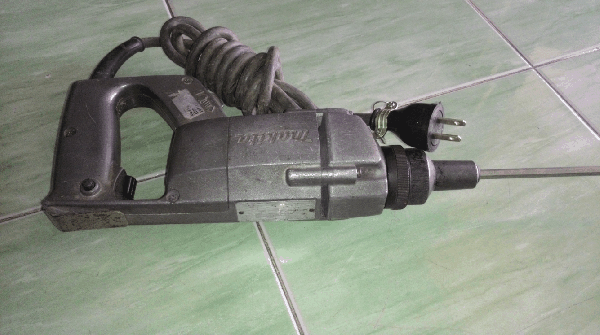 ขายด่วนสว่านไขควง MAKITA 6700N Made in japan.