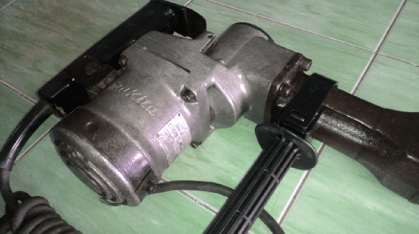 ขายด่วนสะกัดคอนกรีต MAKITA HM1201