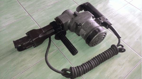 ขายด่วนสะกัดคอนกรีต MAKITA HM1201