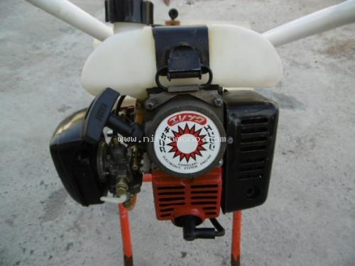 เครื่องกำจัดวัชพืชในร่องข้าว  MARUYAMA  MA3 รหัสสินค้า : 80803348 Line ID: nihonmono  หรือเพิ่มเติมไดที่ www.nihonmono.com