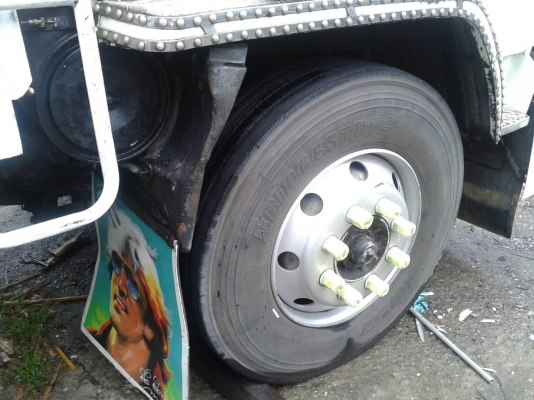 รถอีซูซุ 10 ล้อ หลังถนน FVM 175 แรงม้า.  ปี 33.   สนใจติดต่อ  081 - 6079515