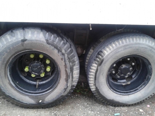 รถอีซูซุ 10 ล้อ หลังถนน FVM 175 แรงม้า.  ปี 33.   สนใจติดต่อ  081 - 6079515