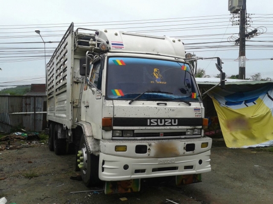 รถอีซูซุ 10 ล้อ หลังถนน FVM 175 แรงม้า.  ปี 33.   สนใจติดต่อ  081 - 6079515