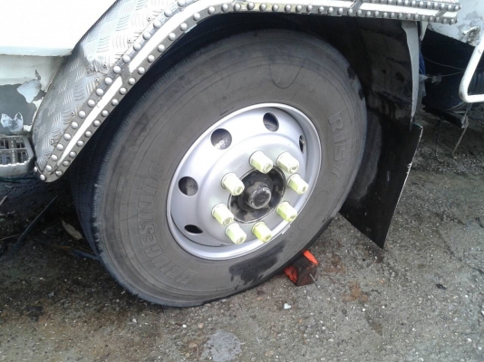 รถอีซูซุ 10 ล้อ หลังถนน FVM 175 แรงม้า.  ปี 33.   สนใจติดต่อ  081 - 6079515