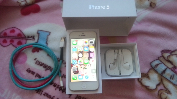 iphone5 สวยมาก สีขาว 32G เครื่อง0ไทย พร้อมกล่อง iphone5 สวยมาก สีขาว 32G เครื่อง0ไทย พร้อมกล่อง