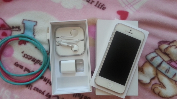 iphone5 สวยมาก สีขาว 32G เครื่อง0ไทย พร้อมกล่อง